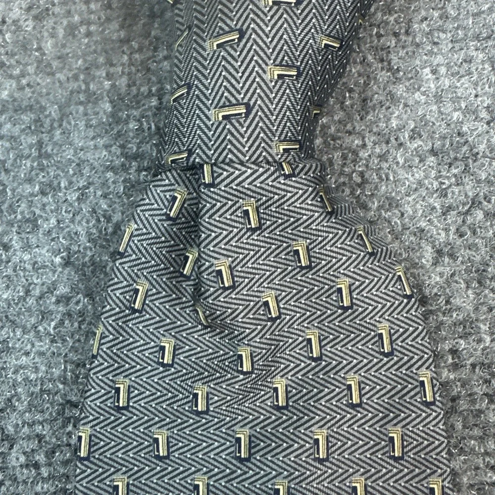 NAUTICA Mens Silk Necktie USA Designer Herringbone Geometric Gray/Black/Gold EUC
